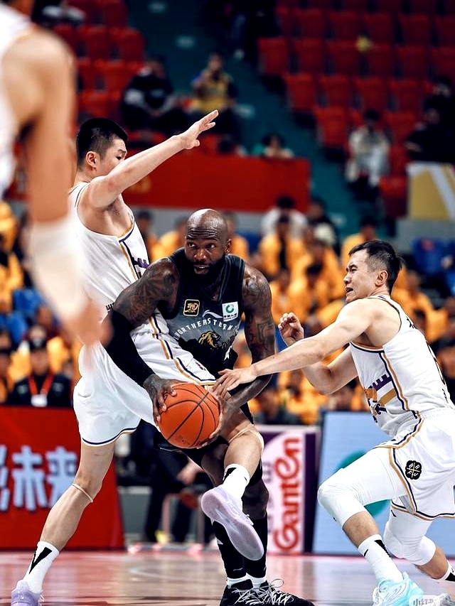 od体育网页版入口-篮球明星在赛季中表现突出，一鸣惊人的简单介绍