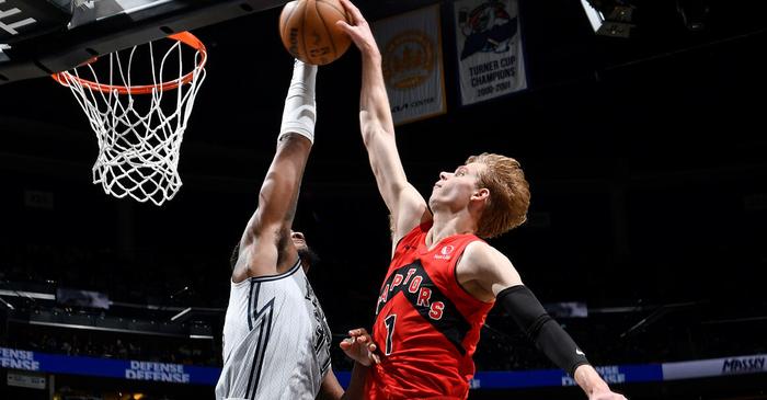 od体育官网入口-猛龙后卫受伤退出比赛，球队面临挑战的简单介绍