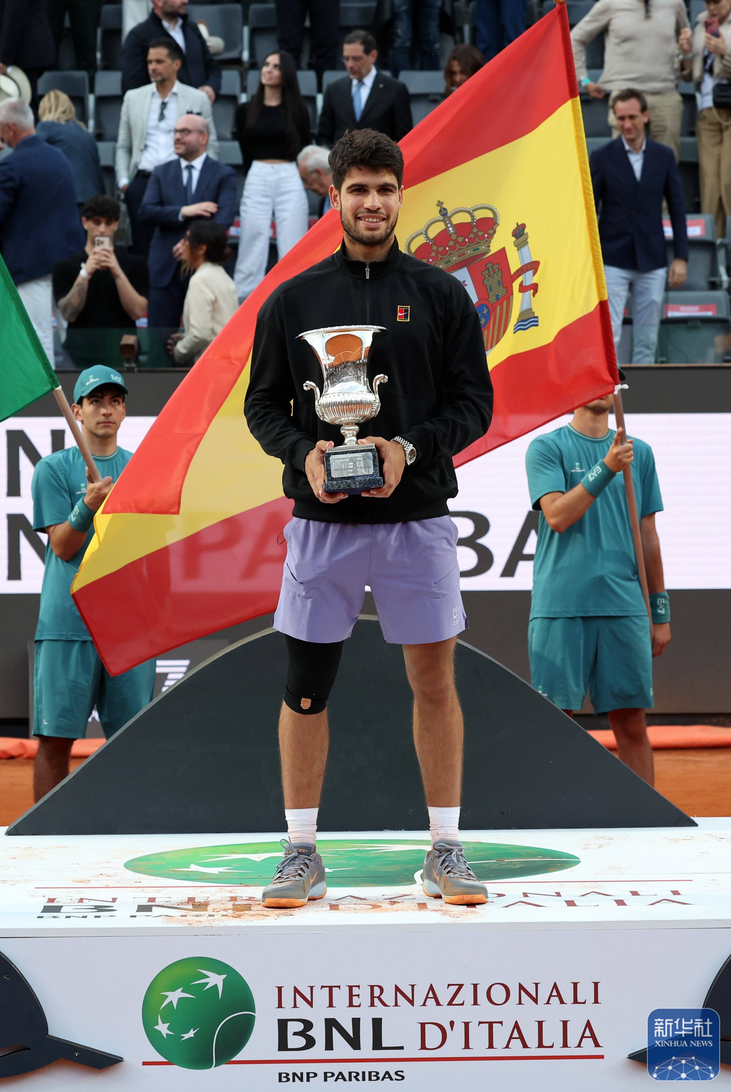 od体育官方-加拿大网球运动员卫冕夺冠，继续霸气的简单介绍